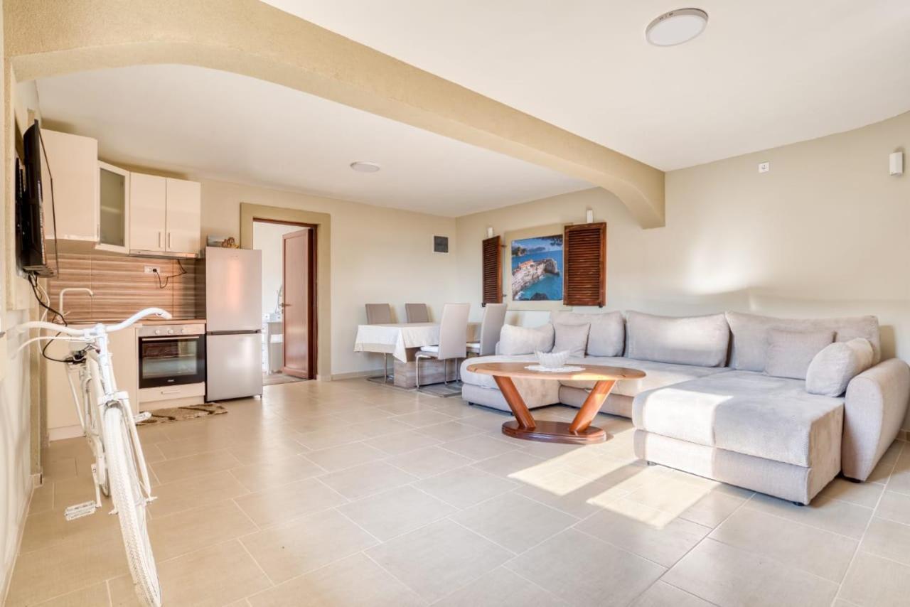 Savovic_Lux Apartment Petrovac Екстериор снимка